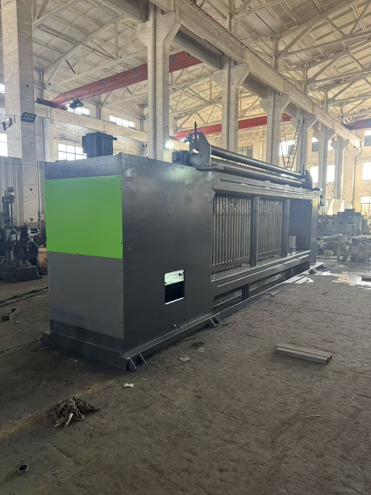 Последние блоги о компании Успешная отладка на месте новейшей сервоприводной машины для изготовления габионов с ЧПУ